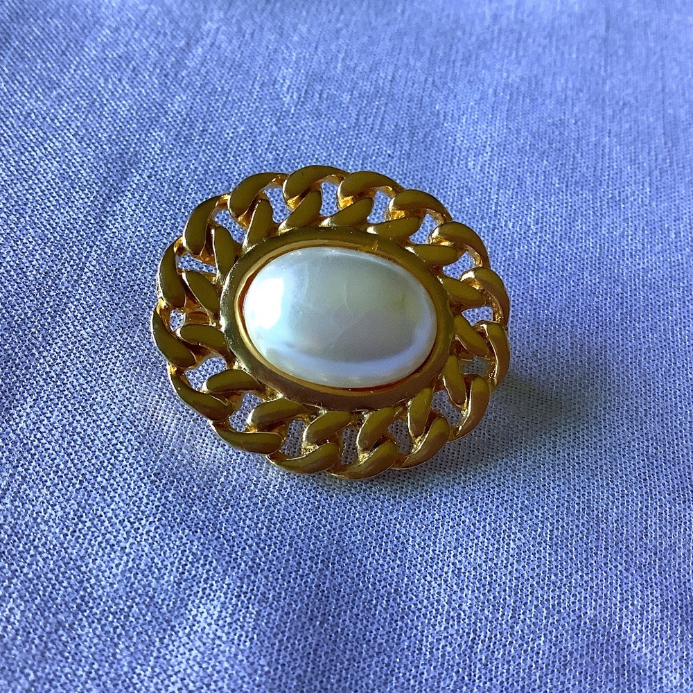 Brooch
